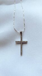 Cruz con Circones, cadena incluida en Plata Fina 925